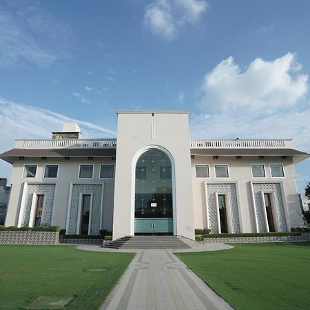 Nirmal Hotel And Resort Bareilly Extérieur photo