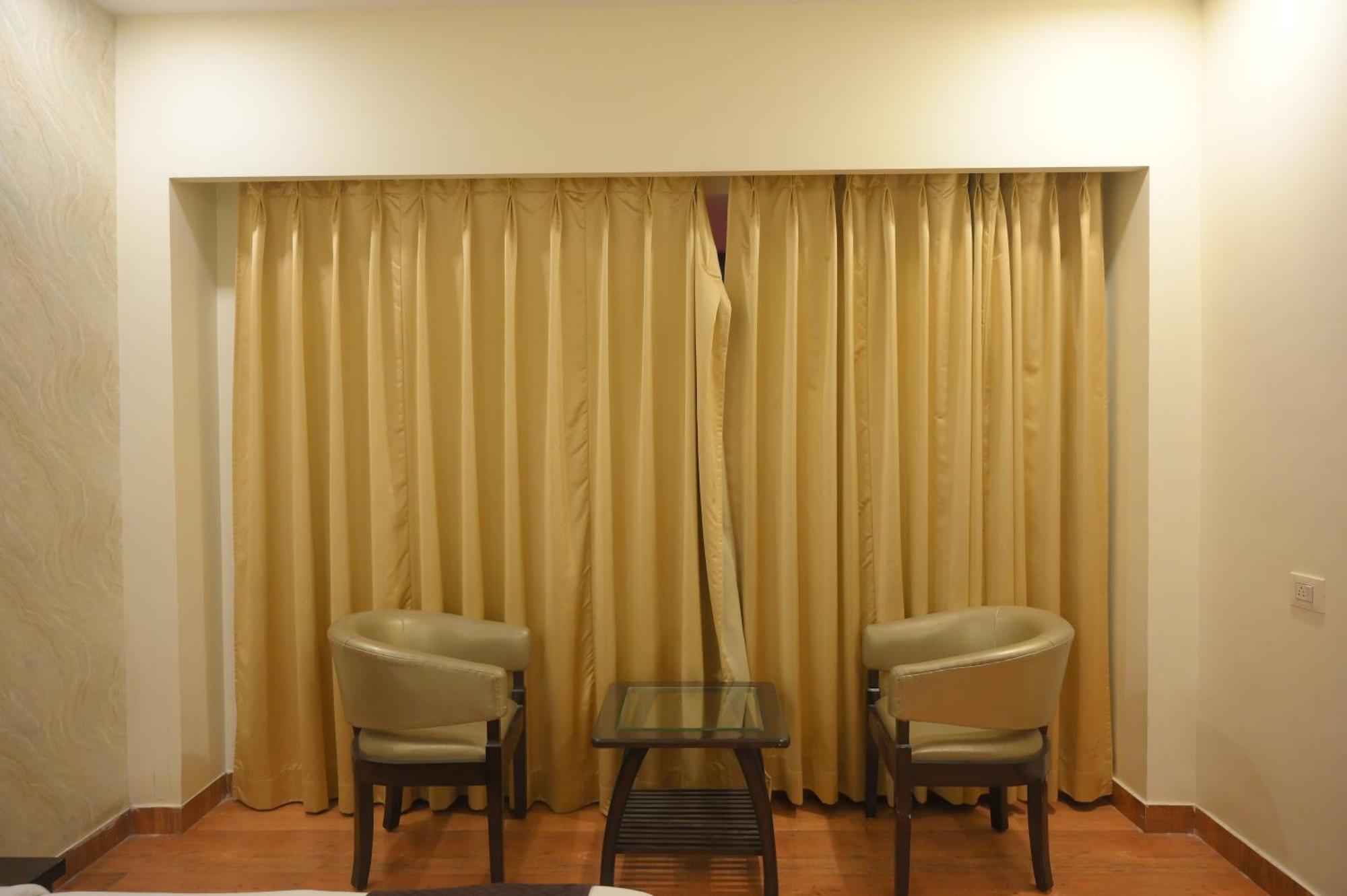 Nirmal Hotel And Resort Bareilly Extérieur photo
