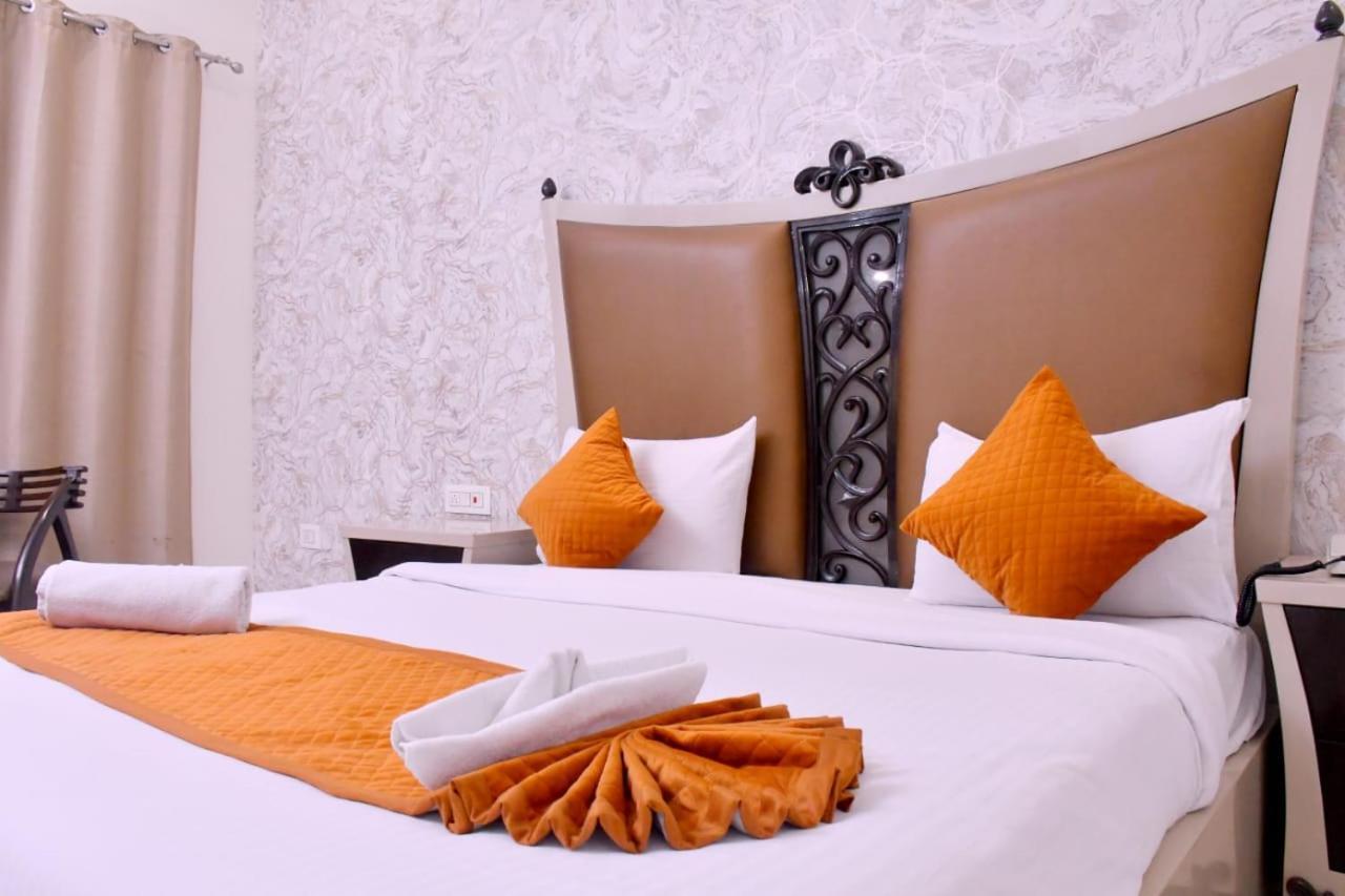 Nirmal Hotel And Resort Bareilly Extérieur photo