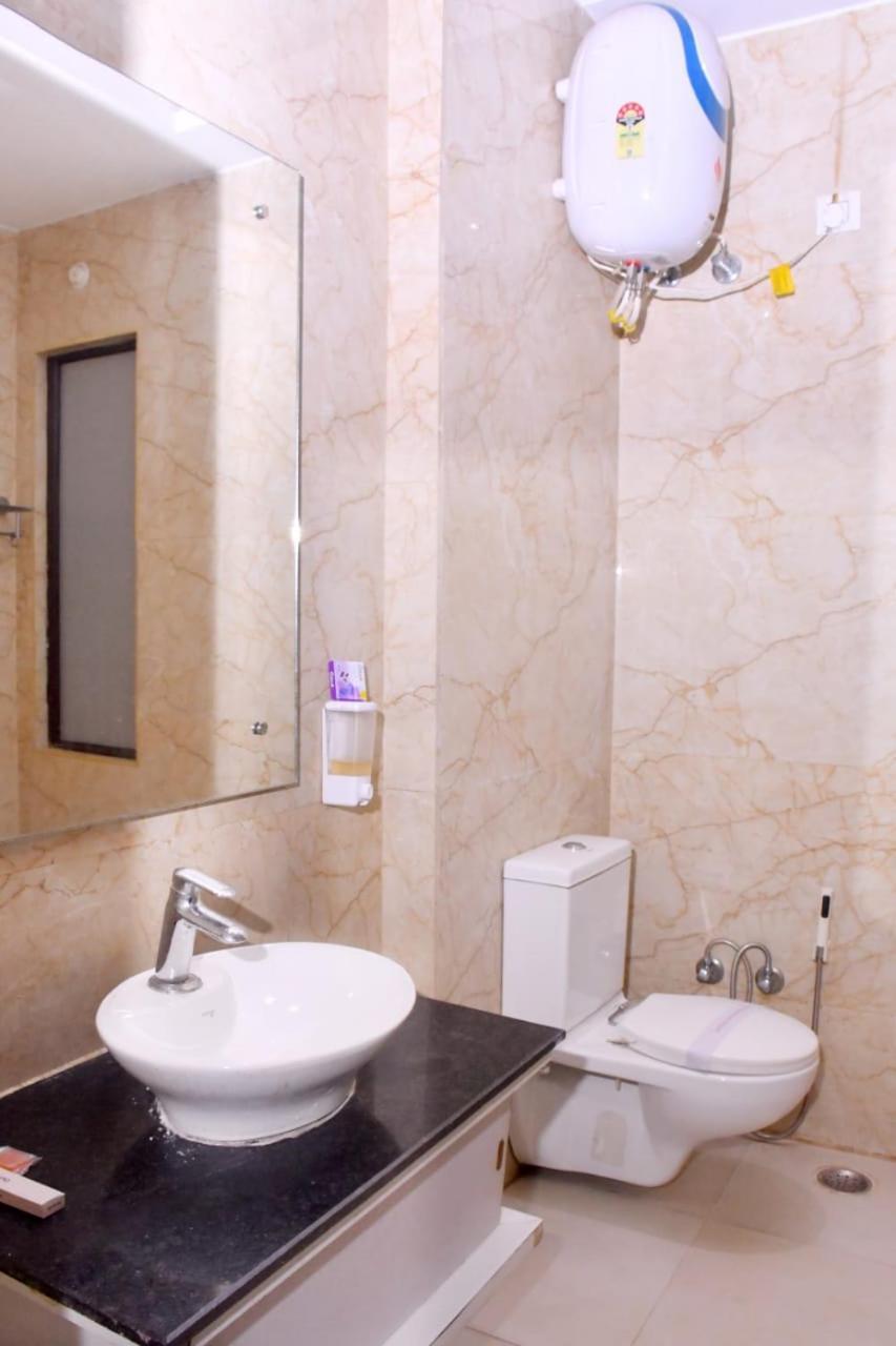 Nirmal Hotel And Resort Bareilly Extérieur photo