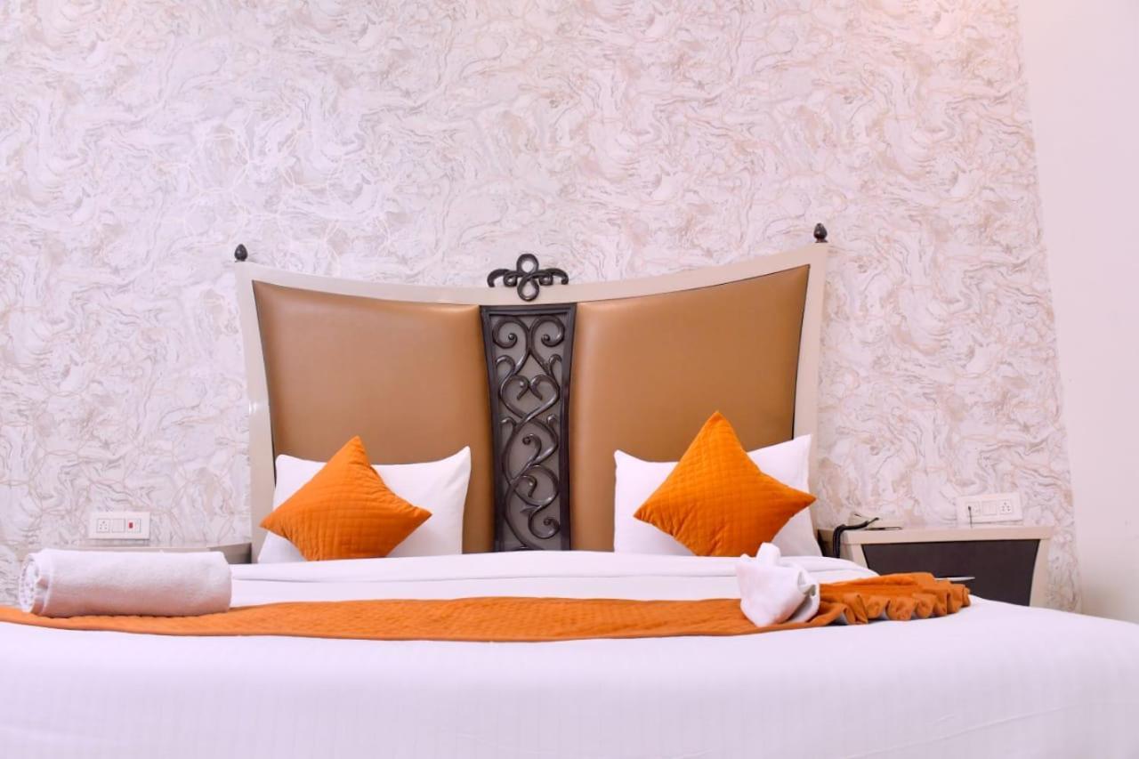 Nirmal Hotel And Resort Bareilly Extérieur photo