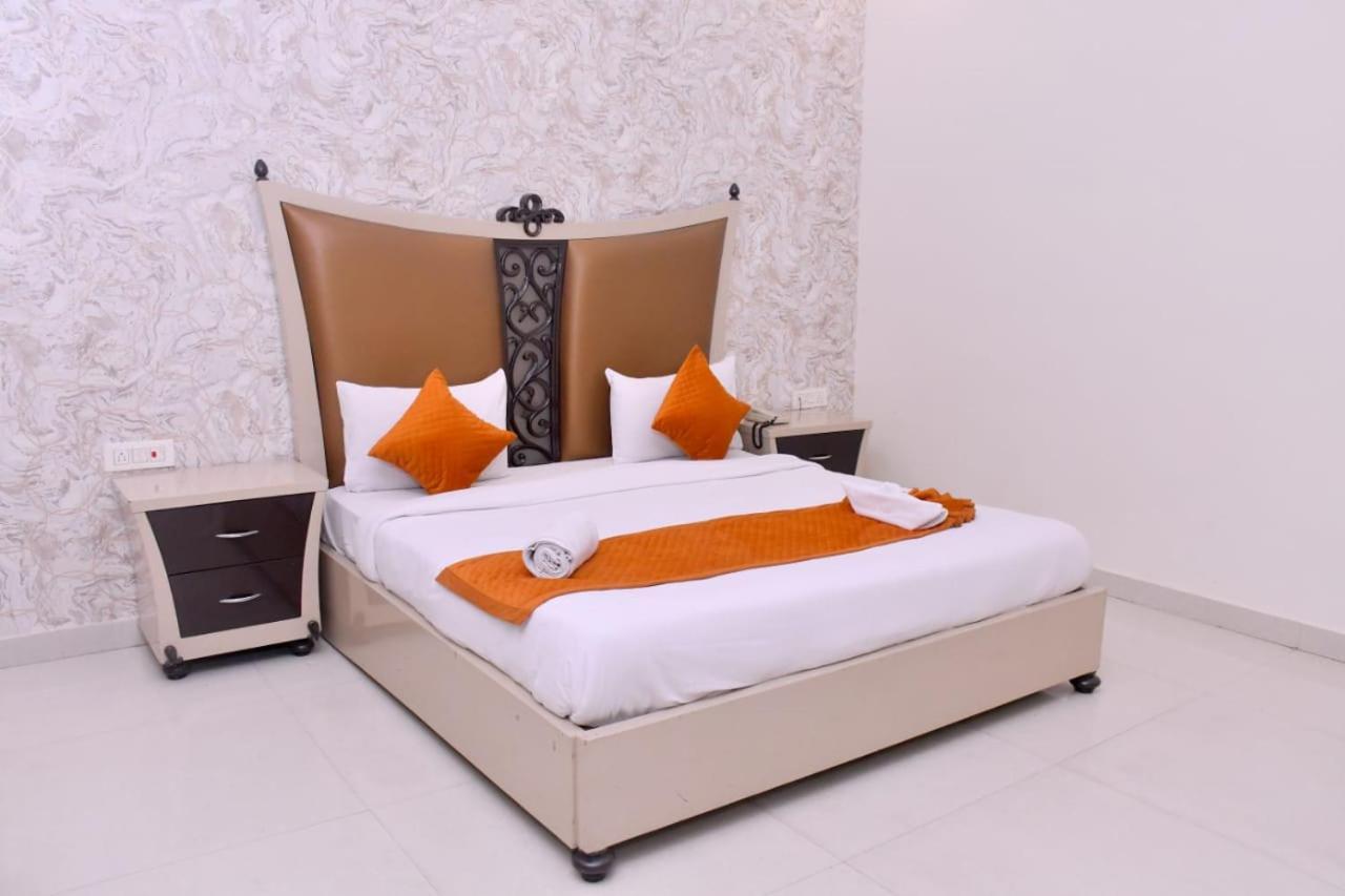 Nirmal Hotel And Resort Bareilly Extérieur photo