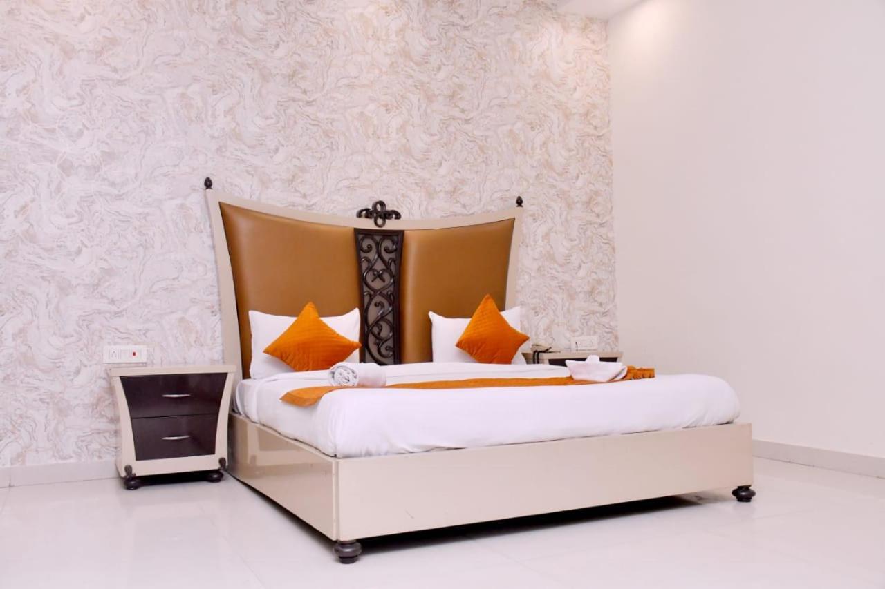 Nirmal Hotel And Resort Bareilly Extérieur photo