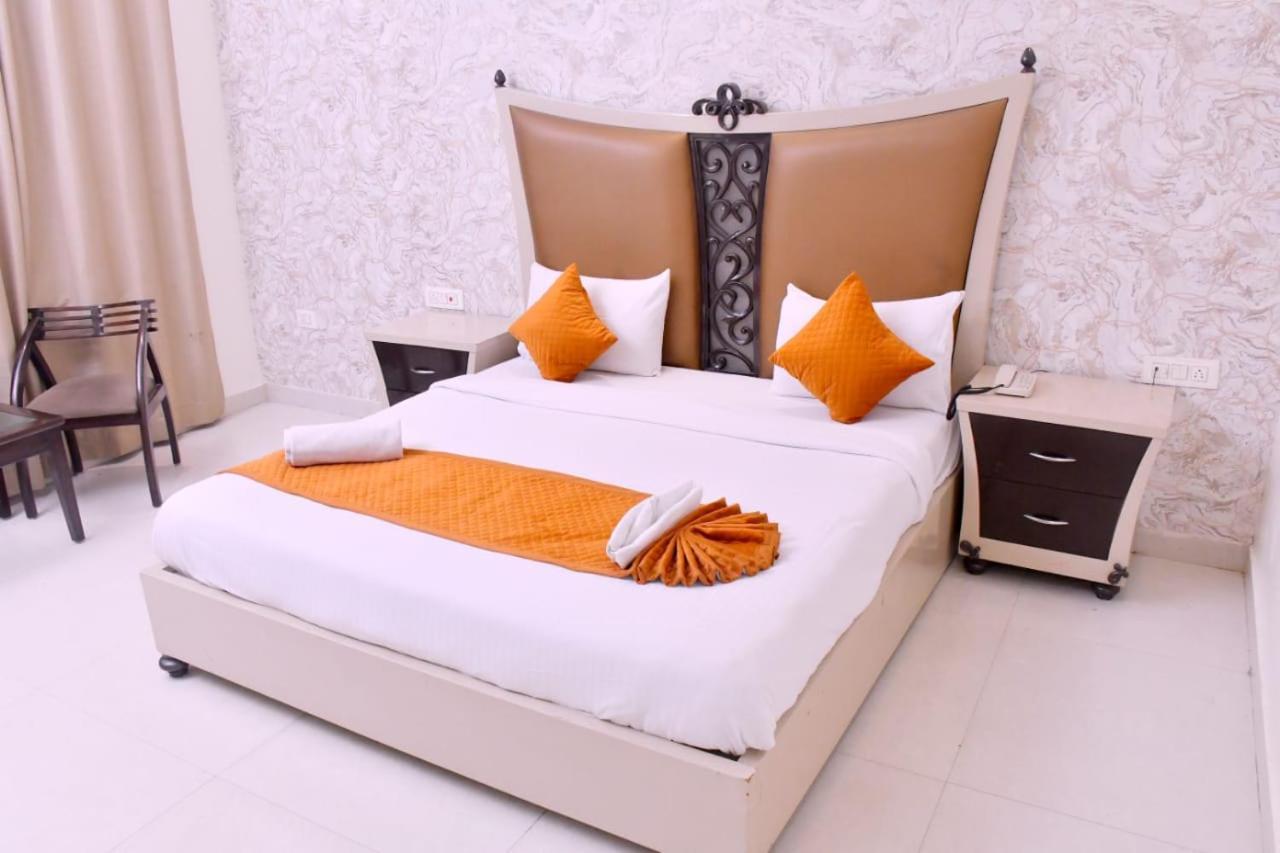 Nirmal Hotel And Resort Bareilly Extérieur photo