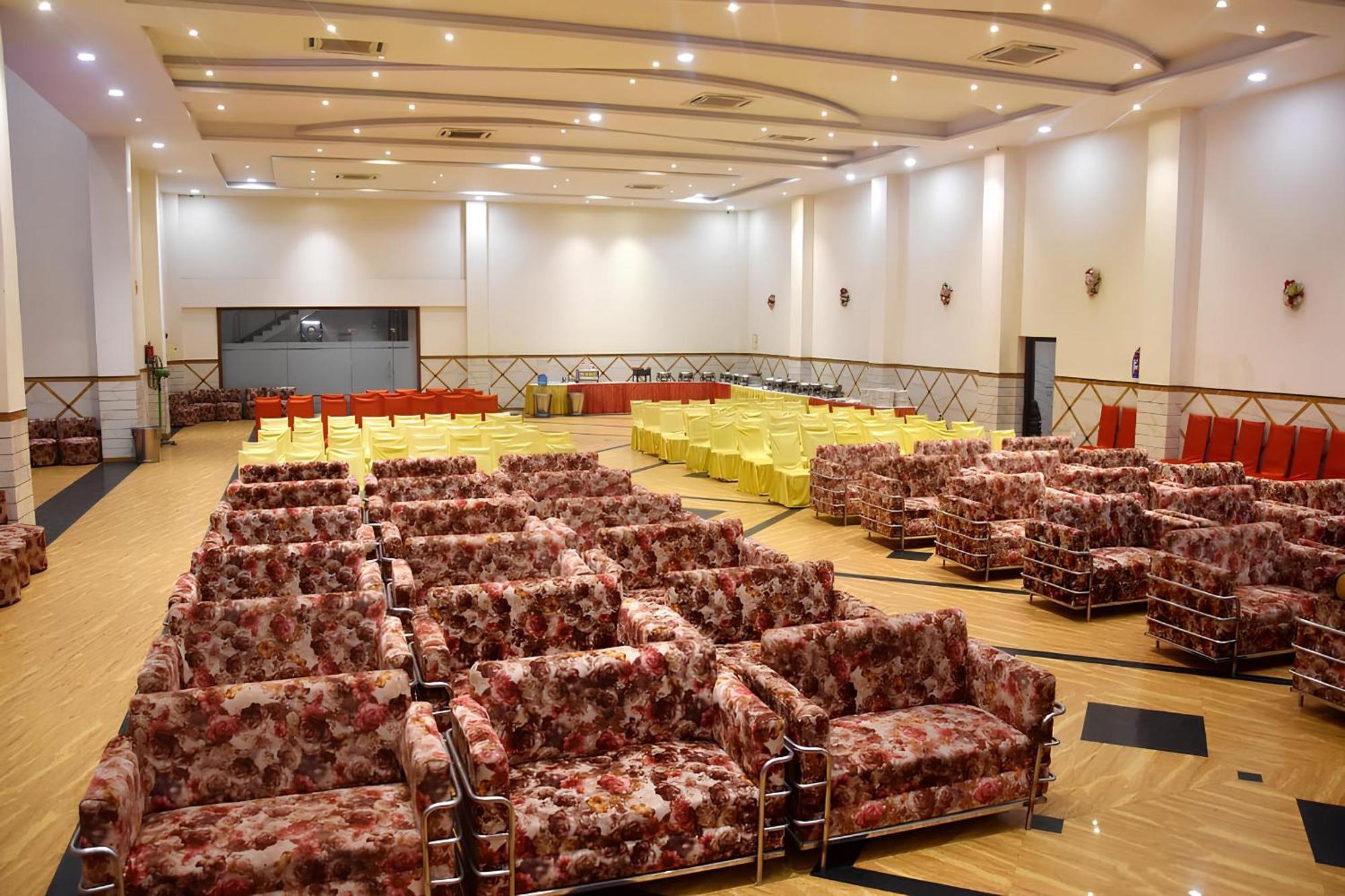 Nirmal Hotel And Resort Bareilly Extérieur photo