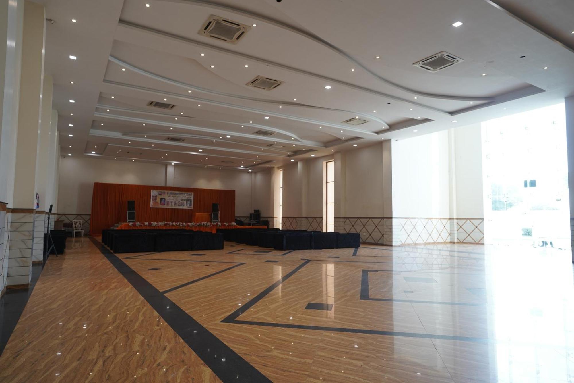 Nirmal Hotel And Resort Bareilly Extérieur photo