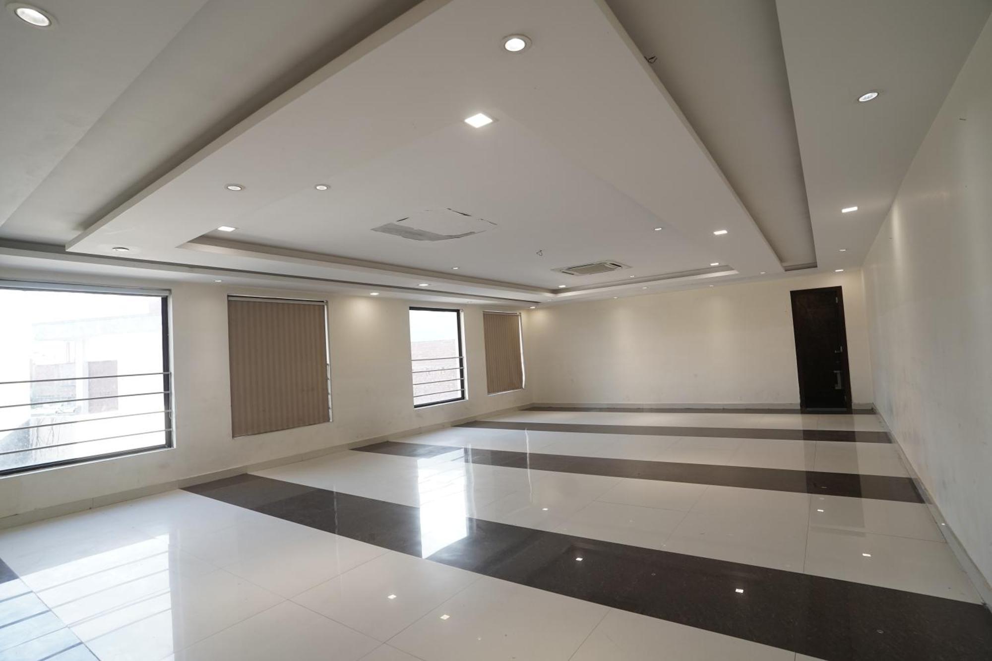 Nirmal Hotel And Resort Bareilly Extérieur photo