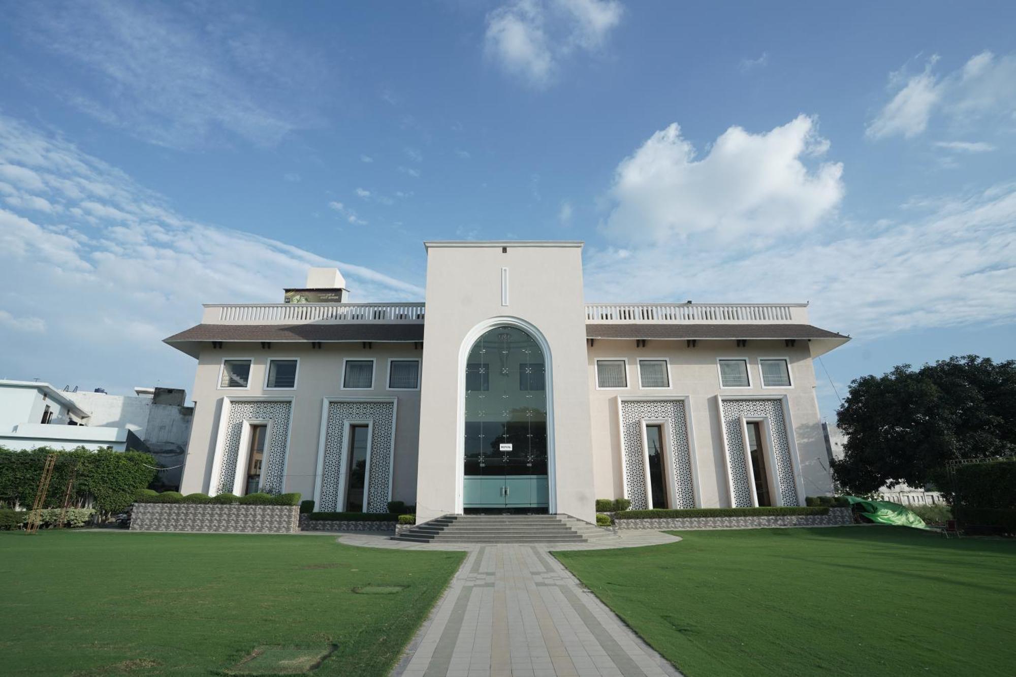 Nirmal Hotel And Resort Bareilly Extérieur photo